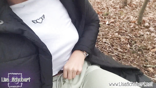 Ich spiele mit meiner Cunny im Wald