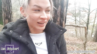 Ich spiele mit meiner Cunny im Wald