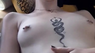 Haar effe op haar studenten tafel gelegd