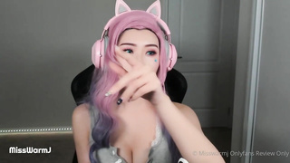 Seraphine is a charmng woman with rosy hair who is a well known Jerk Off Instructions performer