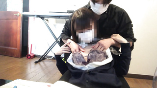 【※即削除注意※】 18歳ガチもの合法J◯のハメ撮り動画 放課後そのまま生ハメ中出し！科書の上でぷしゃぷしゃ潮吹き★最後は スカートを捲り上げ制服姿のまま生中出し