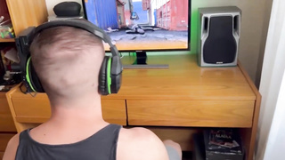 Il mio fratellastro per accompagnarmi alla festa vuole qualcosa in cambio