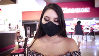 POINT OF VIEW - Cuando acompañas al CINE a tu amiga Y NO llega su NOVIO