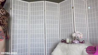 Valora is a meaty jugged chick who loves to be highly kinky, in front of the camera