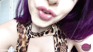 Valora is a meaty jugged chick who loves to be highly kinky, in front of the camera