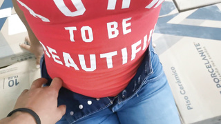 ALBAÑIL SUERTUDO COGIENDO con LA ESPOSA DE SU PATRON despues del TRABAJO