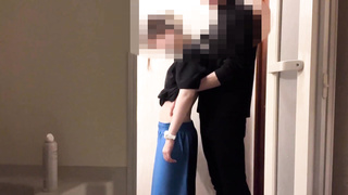 【★バスケの部活帰りの18歳JK★汗臭いまま洗面台の前で生ハメ中出し】髪の毛をひっぱられながらバック挿入★さっきまで練習してたのに、SMおもちゃで全身拘束★結局またトロッと生中出し★