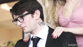 Super-Hot assistant deepthroats manager' rock-hard lollipop