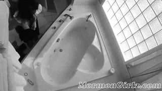 Youthfull Mormon women bathing