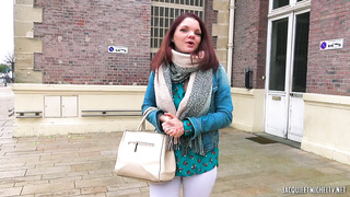 Première dans le cul pour la belle Gabrielle