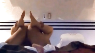 Mi esposa abierta de patas para ser penetrada por su amante (La verga)