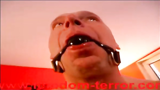 Slender stunner is railing a rock stiff manstick in the middle of the day and screaming