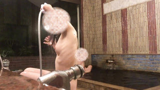 温泉旅行時の貸切風呂入浴（性交シーンはありません）