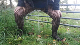 Sexy babe pissing