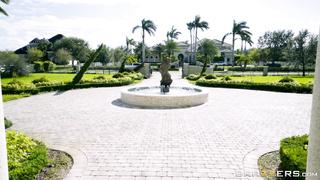 Brazzers - Bouncy Bootie Kelsi Monroe, Coaxes the Haters her Culo is Real and Ideal