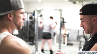 DISTURBING AND SHOCKING! Two men start having hardcore gay sex in gym!