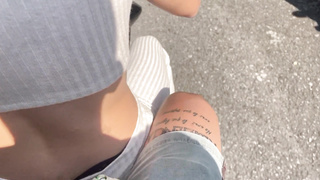 Madrastra killer recoge a su hijastro en motocicleta. Fumar, conducir y follar - Camila Mush