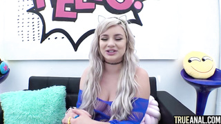 Rectal hookup enjoying blond, Heather Babe can't wait to get porked until she begins squealing