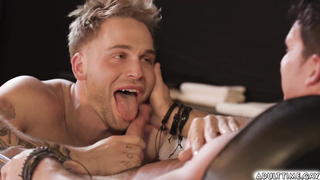 Reese Rideout anal fucked his customer Trent Marx