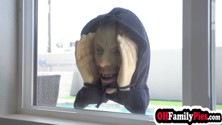 Stepbro scared teen and enjoyed blowjob