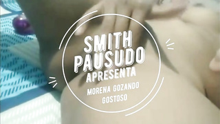 Morena se masturbando e gozando no consolo Pornography Flicks - Tube8