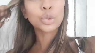 Miiana - DEFI Je me fait sodomiser par le livreur -100% réel