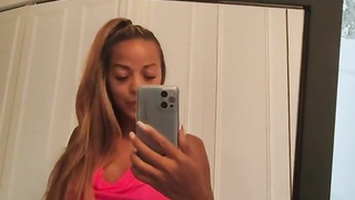 Miiana - DEFI Je me fait sodomiser par le livreur -100% réel