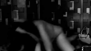 Mon jeune amant me baise comme une chienne