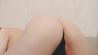 Hot Curly Babe Fuck Her Pussy On Cam