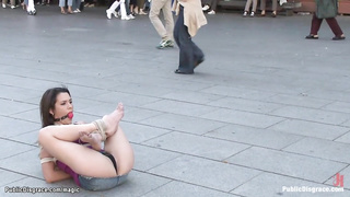 Spanish poked by strangers in public (James Deen, Samia Duarte)