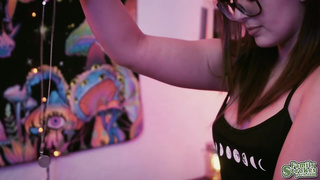 Leana Lovings makes a move for a threeway fucking