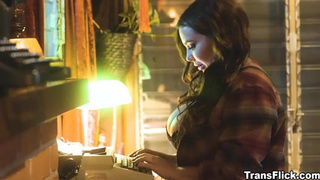 Natasha Ultra-Cute invited Tori Easton to pummel her labia