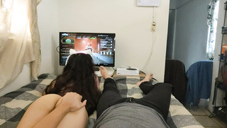 I SMASH A GAMER CHICK WHIT AMPLE JUGS