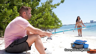 Curvy PAWG in bikini seduces fisherman