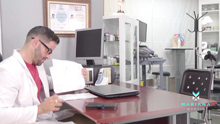 Super-Hot gynecologist makes jizz inwards her patient's labia - Mariana Martix & Nick Moreno
