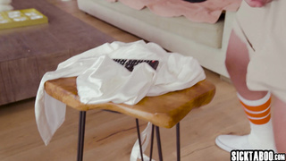 Extra delivery for hot MILF Jewelz Blu