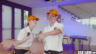 Extra delivery for hot MILF Jewelz Blu