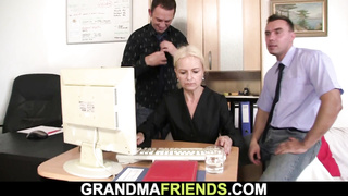 Aged platinum-blonde chick deepthroats 2 jizz-shotguns for job