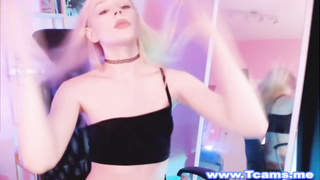 Pretty Tranny Deepthroat Dildo And Play Seductive On Cam