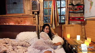 大自然ツリーハウスの妖精とロマンティックセックス。「気持ちいい？」大胆腰ふり騎乗位でがちいき。最後は、種付け中出し。日本人カップル/素人/パイパン/素人/スタイル抜群/巨乳/ハーフ美女/無修正