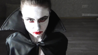 Vampire Chick Spunky Fellates Xxl Trunk to Jism In Gullet