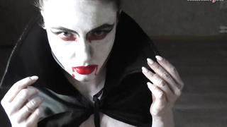 Vampire Chick Spunky Fellates Xxl Trunk to Jism In Gullet