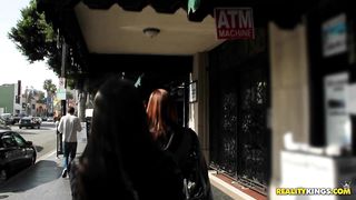 How many shafts can she grip?