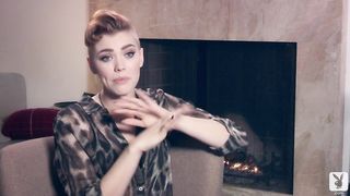 Britt Linn in glamour posing