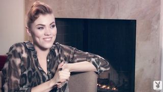 Britt Linn in glamour posing