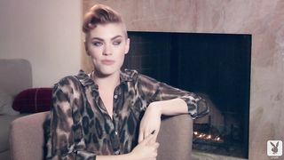 Britt Linn in glamour posing