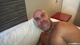 Inked chick with ideal donk