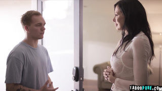 Reagan Foxx take the cumshot and swallow it