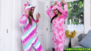 Hot stepsisters starts making out in bed