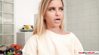 Angry MILF stepmom gave a sloppy blowjob